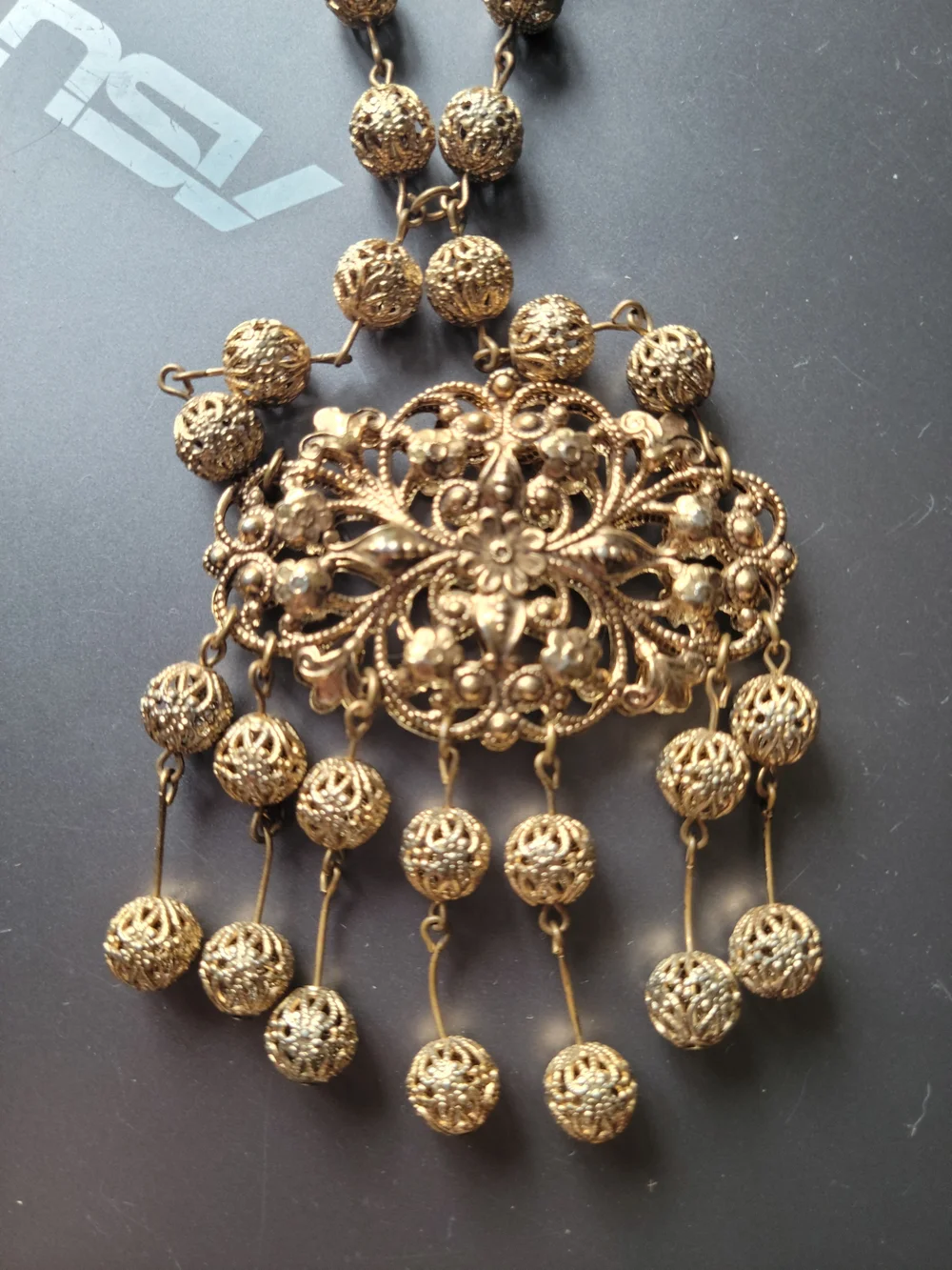 N/A elegant gold